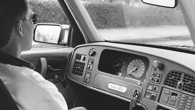Saab kdysi zkusil od základů změnit ovládání aut, testoval ho i Jeremy Clarkson