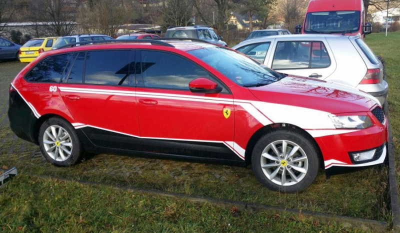 Škoda Octavia Combi Ferrari: Neprehliadnuteľný lapač pohľadov za zlomok ceny!
