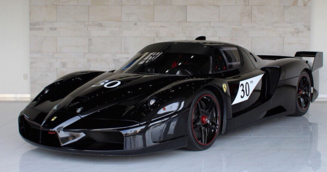 K mání je černé Ferrari FXX Michaela Schumachera, za 303 milionů Kč