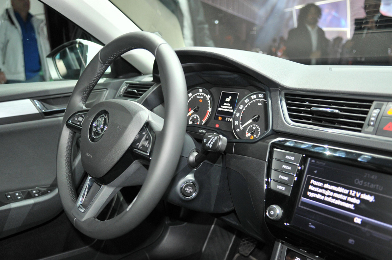 Skoda_Superb_III_2015_nova_zive_80_interier_800_600.jpg