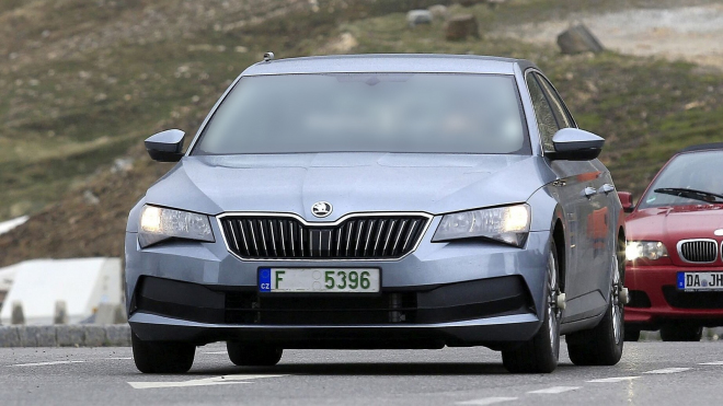 V Alpách načapali další tajemný prototyp Škody. Může jít jen o dvě chystané novinky