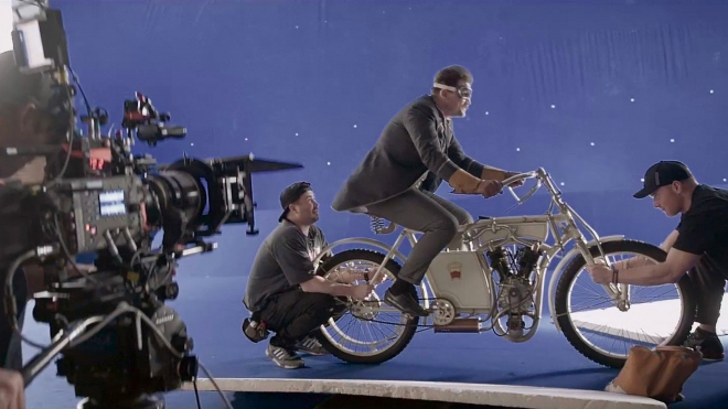 Škoda ukázala, jak vznikal úžasný klip o pozadí jejího loga. Byly to měsíce práce