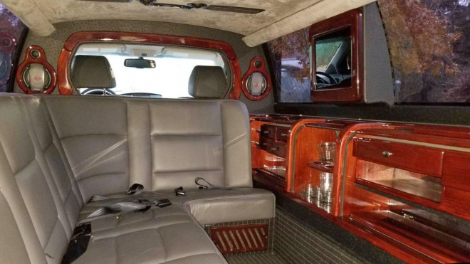 Luxusní limuzína Subaru s barem? Vážně vznikla, přímo u Subaru, teď může být vaše