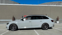 Škoda Superb Combi L&K s 570 koňmi je nenápadný český bijec skoro všeho a všech, kterého prozradí jen detaily. A může být váš