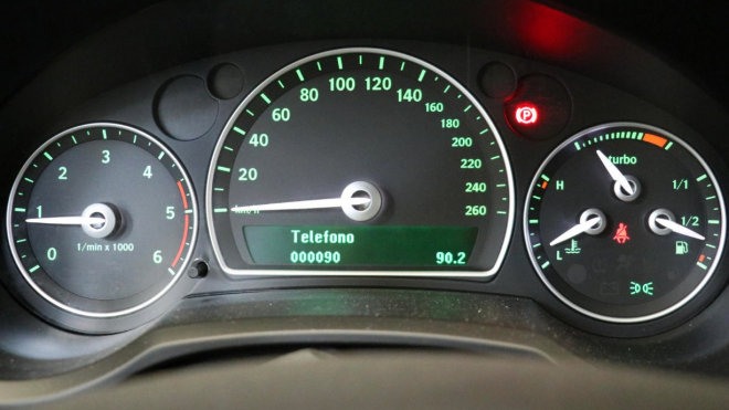 Na prodej je asi poslední nový Saab na světě, 7 let ho schovávali u dealera značky