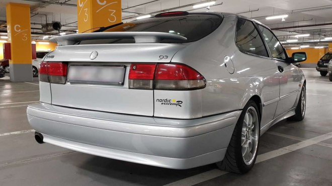 Majitel levně prodává naprosto nenápadné auto s dynamikou moderních supersportů