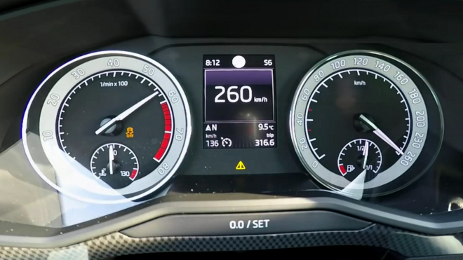 Podívejte se, jak nejrychlejší Škoda současnosti akceleruje z 0 na 260 km/h (video)
