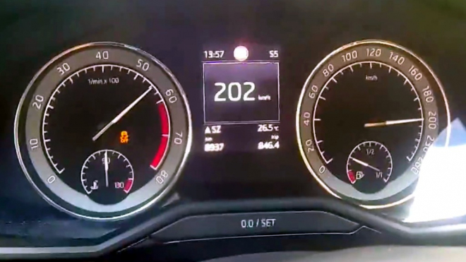 Takhle zrychlí z 0 na 200 km/h Škoda Superb TSI s 360 koňmi, je to kalup (video)