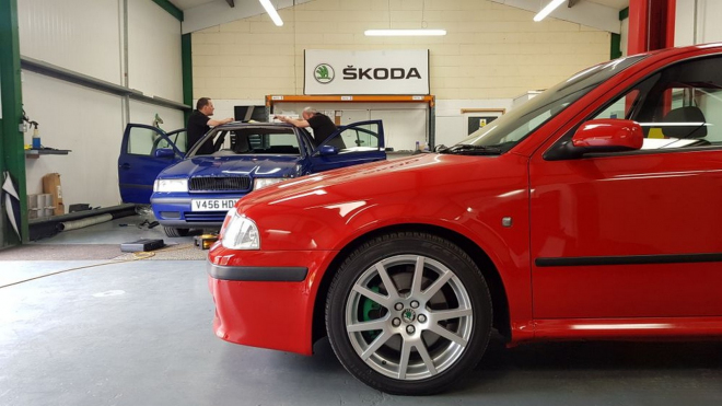 Britský novinář poprvé v životě osedlal první Škodu Octavia RS. A nestačil se divit