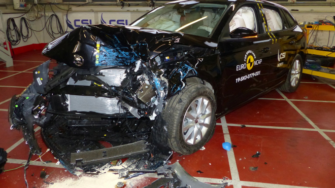 Škoda Scala prošla crash testem, byla přímo srovnána s Teslou i Mercedesy