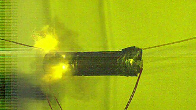 Proč jsou airbagy Takata tak nebezpečné? Podívejte se na srovnání s „normálními”