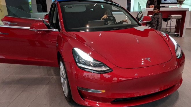 Tesla vědomě prodává šmejdy, říká bývalý zaměstnanec firmy. Tady je jeden z nich