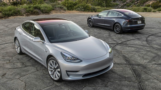 Tesla začala nabízet Model 3 s dojezdem jen 150 km a doufá, že si ho nikdo nekoupí