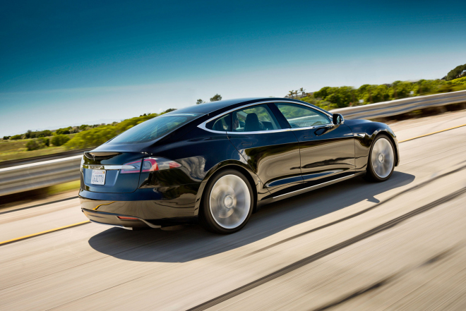 Tesla zase překrucuje fakta, nabídka Model S za 8 tisíc Kč měsíčně není reálná
