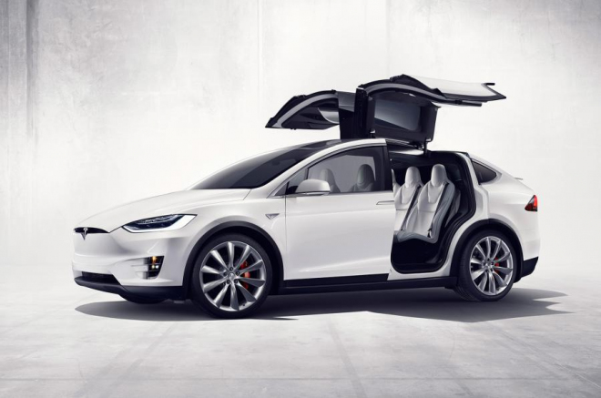 Tesla Model Y: Musk slibuje i menší SUV, i ten dostane dveře Falcon Wings