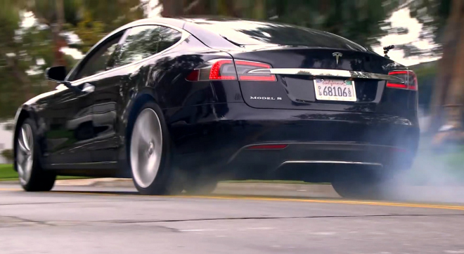 Kde leží fyzické limity zrychlení auta na stovku? A proč Tesla není nejlepší?