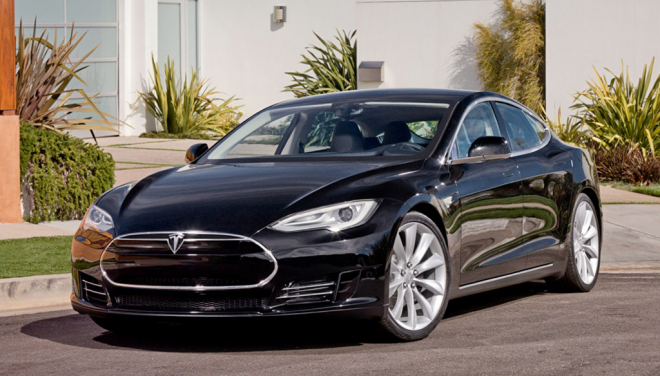 Tesla Model S zná své ceny pro Evropu. Stojí miliony, prodejná ale může být i tak