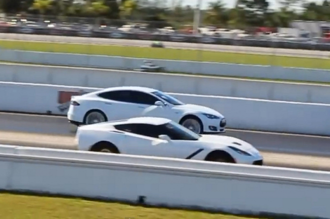 Tesla Model S P85D prohrála další sprint, tentokrát s Corvette Stingray (video)