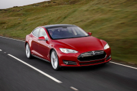 Automobilky protestují proti limitům spotřeby, Tesla volá po přísnějších
