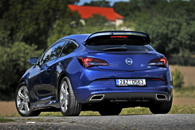 Test_Opel_Astra_OPC_2012_04_800_600.jpg