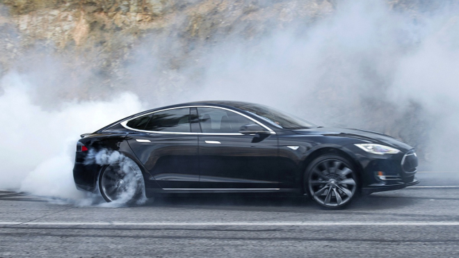 Tesla mlží, Model S není nejprodávanějším luxusním autem Evropy. Proč?