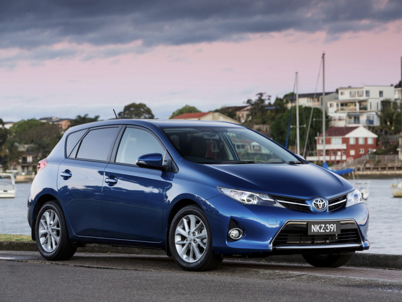 Toyota Corolla Ascent a Levin 2012: nový Auris převlékl kabát - 3 -