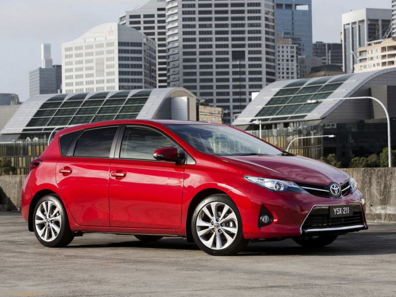 Toyota Corolla Ascent a Levin 2012: nový Auris převlékl kabát - 10 -