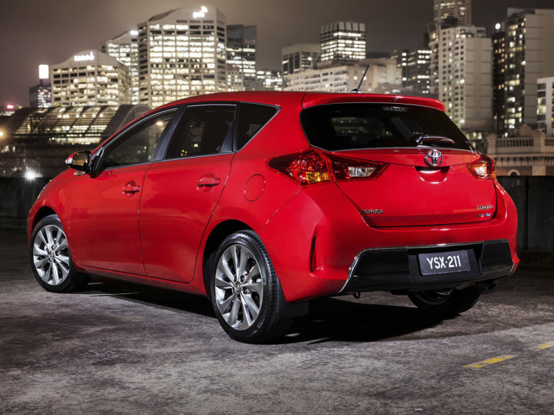 Toyota Corolla Ascent a Levin 2012: nový Auris převlékl kabát - 12 -