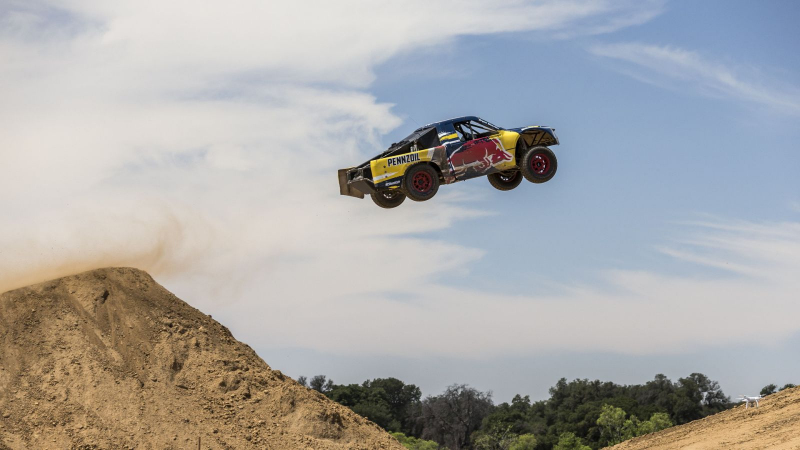 Trophy_Truck_Record_Jump_2016_05_800_600