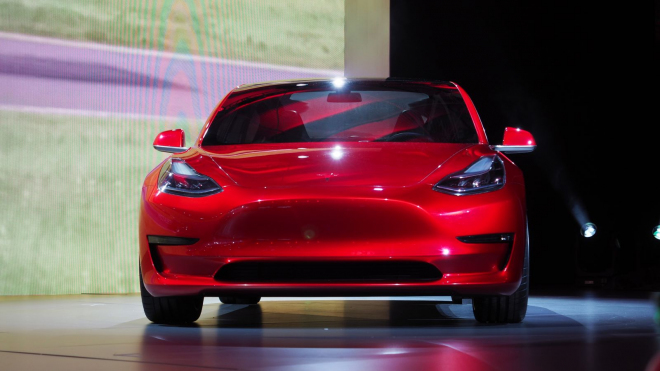 Tesla riskuje jako nikdy dříve, Model 3 pustí do výroby bez testů v provozu
