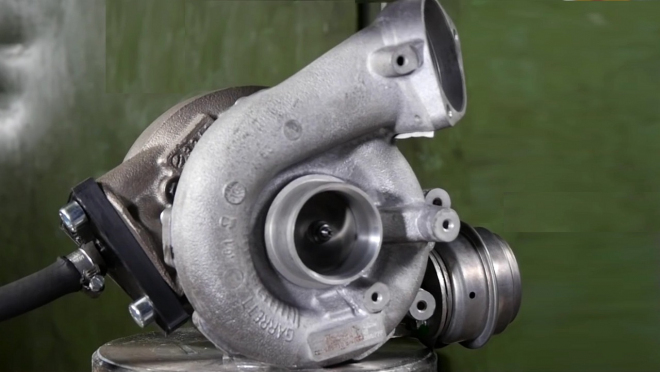 Co vydrží turbo? A jak to vypadá, když se roztočené rozpadne pod tlakem? (video)