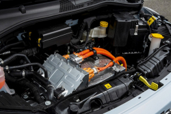 Elektrický Fiat 500 je jako ojetina už po pár letech neskutečně levný, stojí zatím ale obvyklá osina v zadnici
