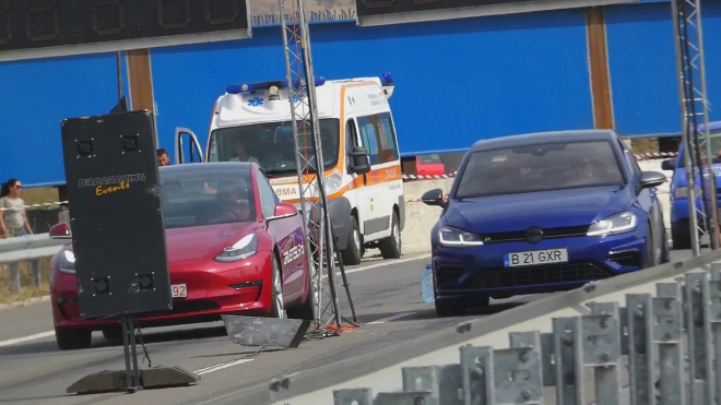 Nejrychlejší Tesla Model 3 ve sprintu překvapivě podlehla Volkswagenu Golf R