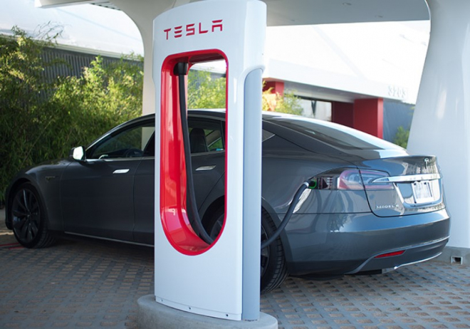 Omezte využívání Superchargerů, vyzývá Tesla zákazníky. Co za tím vězí?
