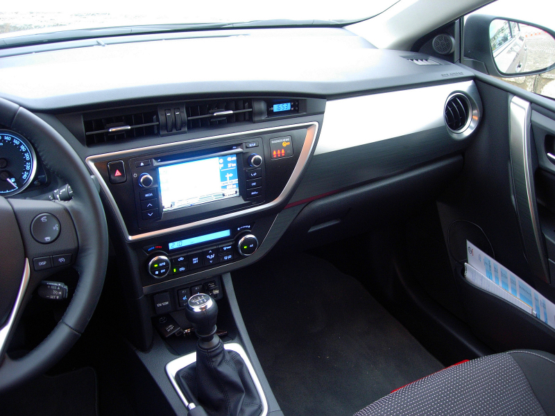 test Toyota Auris 2013: výjimečně průměrná 166 Test Toyota test Toyota Auris 2013: výjimečně průměrná 166 Test Toyota