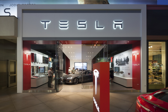Tesla kvůli Model 3 přestaví showroomy, očekávané způsoby prý hodí z okna
