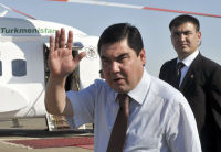 V Turkmenistánu zakázali černá auta, diktátor je nemá rád