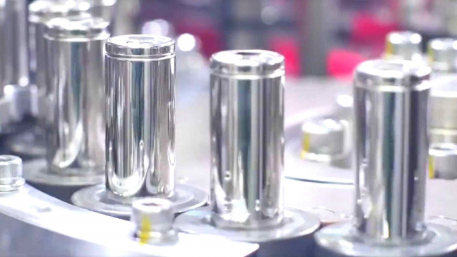 Expert dokončil vývoj revoluční „milionové baterie”, jako první ji dostanou Tesly