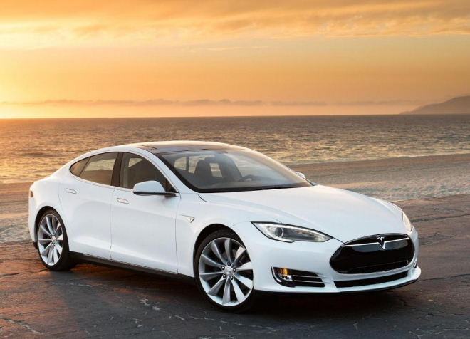 Tesla reaguje na problémy v dlouhodobých testech, dává 8 let záruky i na motor