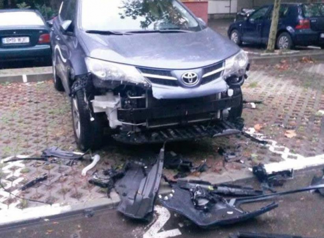 Auto vám mohou zničit i psi, takhle roztrhali Toyotu RAV4 (+ video)