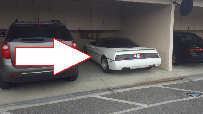 Fanda našel na parkovišti tajemný sporťák. A postupně zjistil, o jakou vzácnost jde