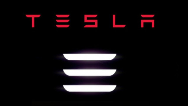 Tesla překvapuje, Model 3 začne vyrábět už v únoru. Vypořádat se ale musí s Adidasem