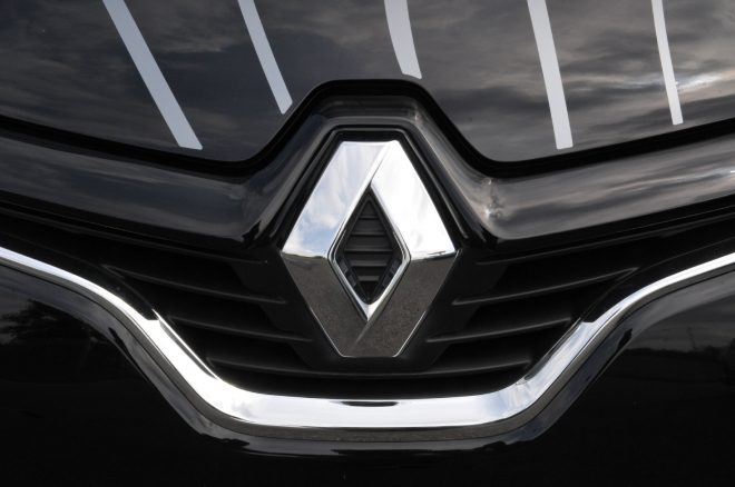 Francouzská vláda znárodňuje Renault, za zády Nissanu přebírá kontrolu