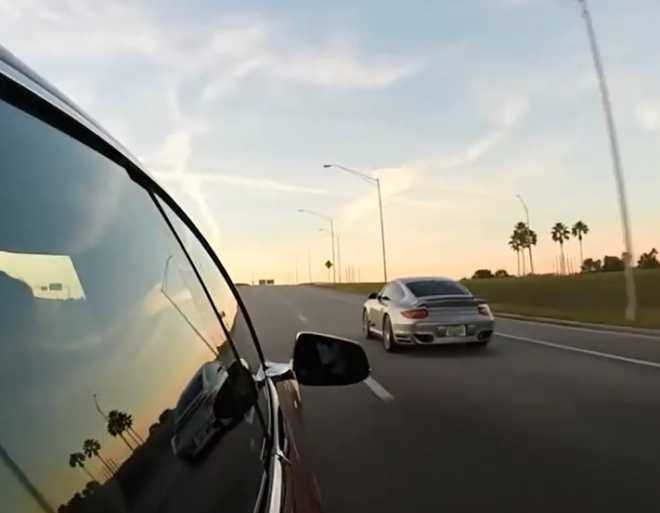 Tesla Model S P85D vs. Porsche 911 Turbo S: i P85D může prohrát sprint (video)