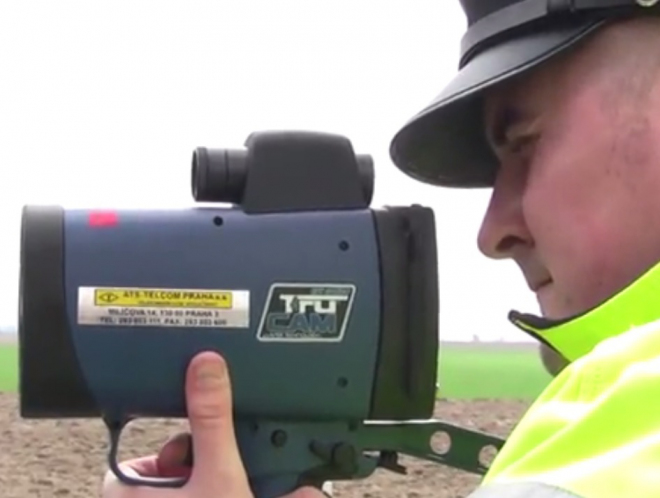 Policie má nové laserové radary TruCAM, poradit si prý mají s každým