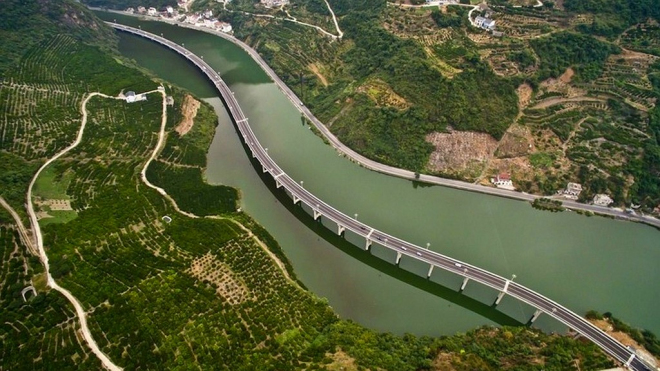 V Číně vznikla jedna z nejúchvatnějších silnic světa, skýtá fascinující scenérie