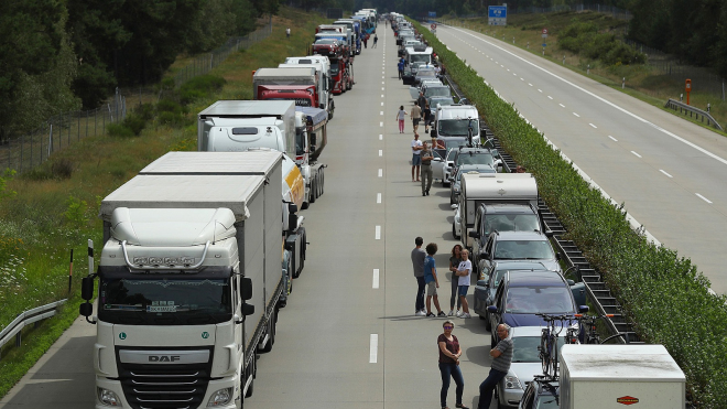 Tato situace z německých dálnic na těch českých asi nikdy nenastane