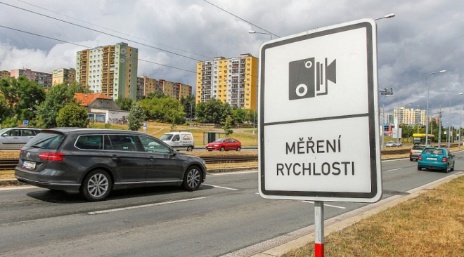 10 největších pastí na řidiče v Praze: tady radary rýžují nejvíc