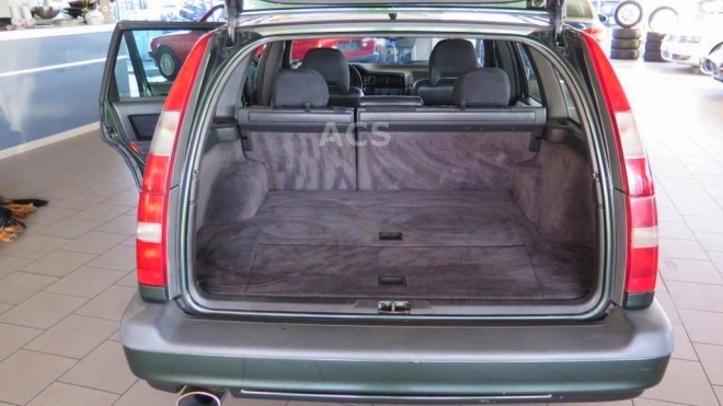 K mání je dokonale nenápadný rychlý kombík, v hávu krabice skrývá 435 koní