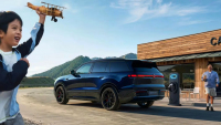 Číňani o elektrické Volkswageny stojí míň a míň, a tak jim Němci servírují další. Vidíte, jak jsou z něj na větvi?